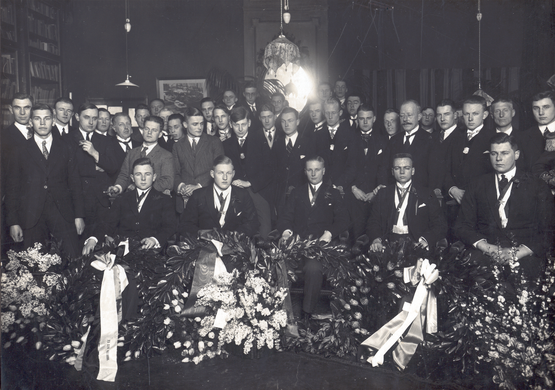 1933 bestuur op feest